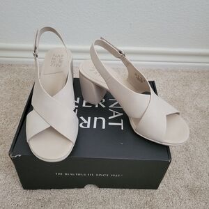 Naturalizer Treasure Sandal heel size 8.5 in porcelain